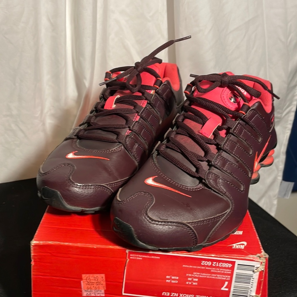 Womens Nike Shox NZ size 7. Burgundy and Hyper Pink color